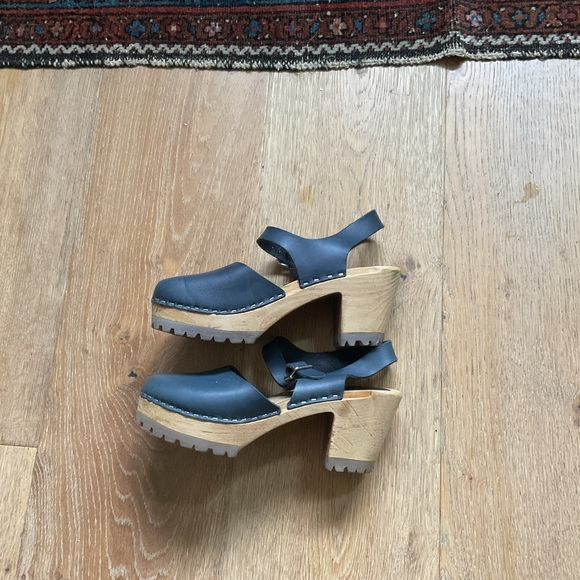 MIA navy blue Abba clog. - Picture 2 of 3